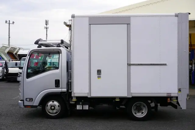 いすゞ エルフ 2RG-NMR88AN(2WD)の写真3