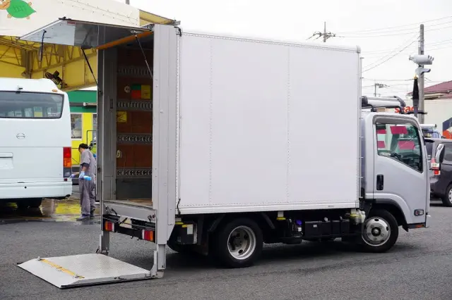 いすゞ エルフ 2RG-NMR88AN(2WD)の写真9