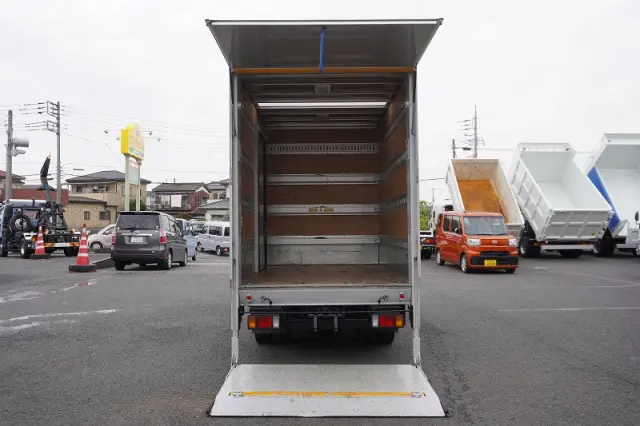 いすゞ エルフ 2RG-NMR88AN(2WD)の写真19