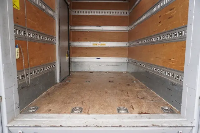 いすゞ エルフ 2RG-NMR88AN(2WD)の写真20