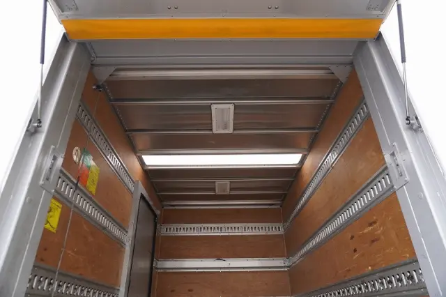 いすゞ エルフ 2RG-NMR88AN(2WD)の写真21