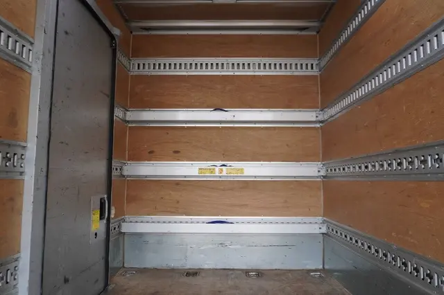 いすゞ エルフ 2RG-NMR88AN(2WD)の写真23