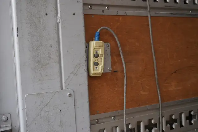 いすゞ エルフ 2RG-NMR88AN(2WD)の写真24