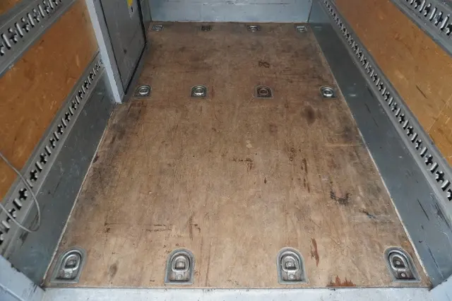 いすゞ エルフ 2RG-NMR88AN(2WD)の写真25