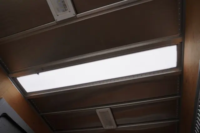 いすゞ エルフ 2RG-NMR88AN(2WD)の写真26