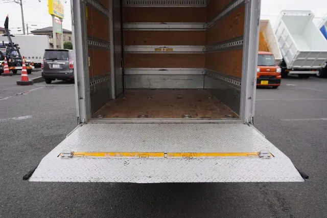 いすゞ エルフ 2RG-NMR88AN(2WD)の写真29