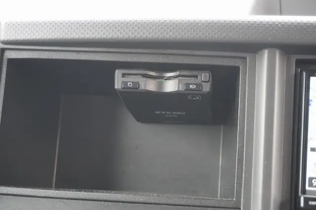 いすゞ エルフ 2RG-NMR88AN(2WD)の写真37