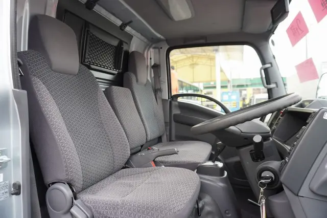 いすゞ エルフ 2RG-NMR88AN(2WD)の写真41