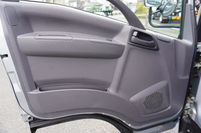 いすゞ エルフ 2RG-NMR88AN(2WD)の写真45