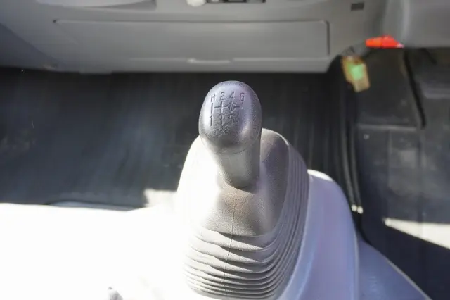 いすゞ エルフ 2RG-NPR88AN(2WD)の写真30