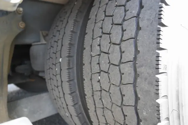 いすゞ フォワード TKG-FRR90T2(2WD)の写真11