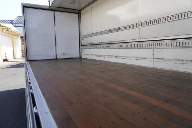 いすゞ フォワード TKG-FRR90T2(2WD)の写真20