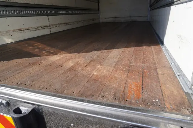 いすゞ フォワード TKG-FRR90T2(2WD)の写真25