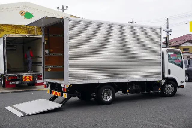 いすゞ エルフ TPG-NPR85AN(2WD)の写真9