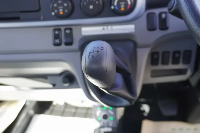 三菱 キャンター 2PG-FEB80(2WD)の写真32