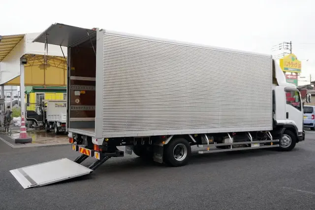 いすゞ フォワード 2RG-FRR90S2(2WD)の写真9