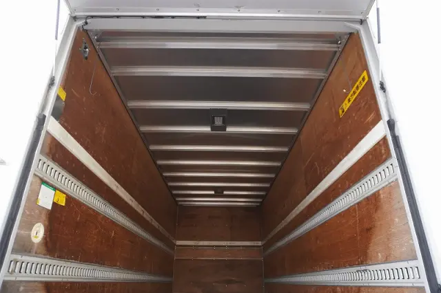 いすゞ フォワード 2RG-FRR90S2(2WD)の写真22