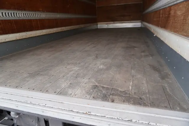 いすゞ フォワード 2RG-FRR90S2(2WD)の写真23