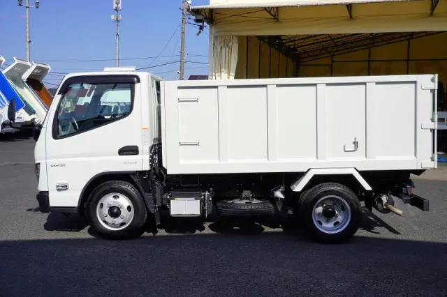 三菱 キャンター 2RG-FBA60(2WD)の写真3