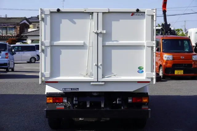 三菱 キャンター 2RG-FBA60(2WD)の写真4