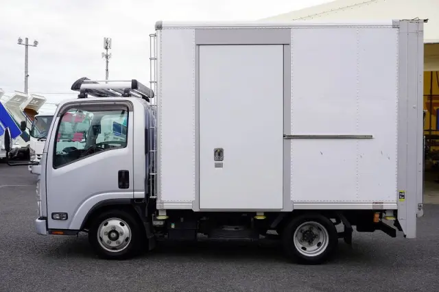 いすゞ エルフ 2RG-NMR88AN(2WD)の写真3