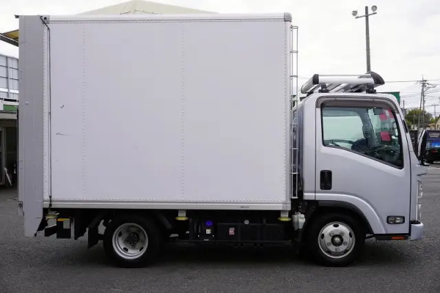 いすゞ エルフ 2RG-NMR88AN(2WD)の写真5