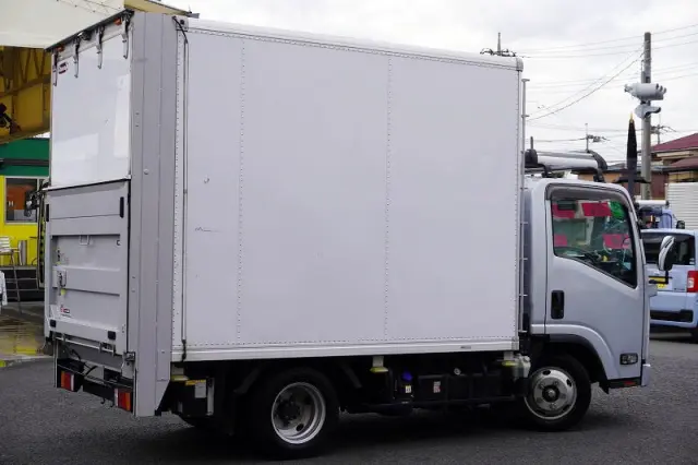 いすゞ エルフ 2RG-NMR88AN(2WD)の写真8