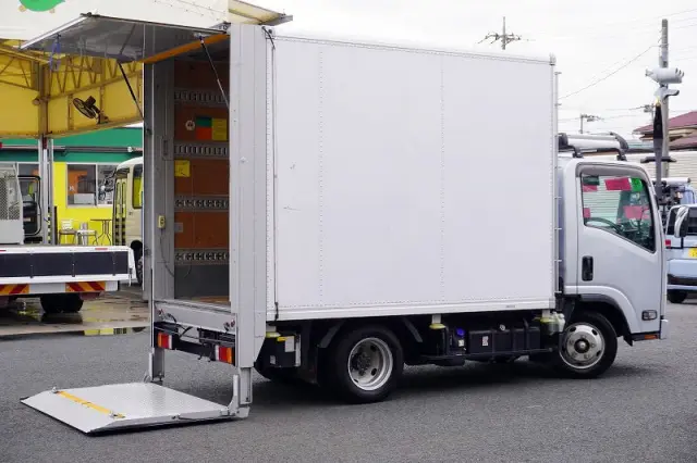 いすゞ エルフ 2RG-NMR88AN(2WD)の写真9