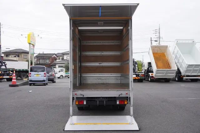 いすゞ エルフ 2RG-NMR88AN(2WD)の写真19