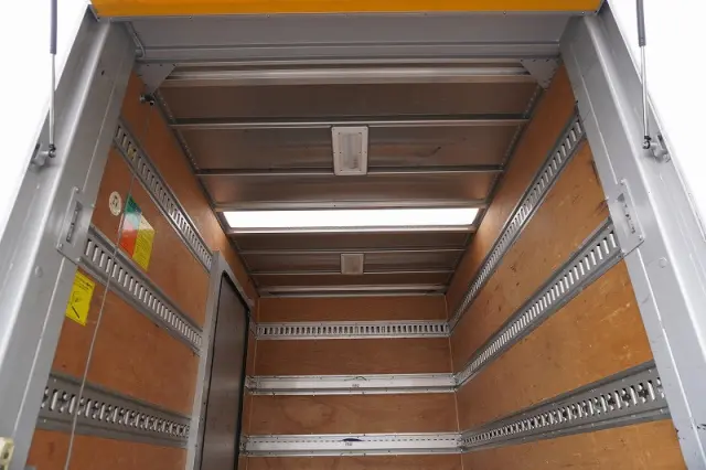 いすゞ エルフ 2RG-NMR88AN(2WD)の写真21