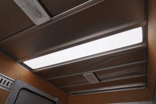 いすゞ エルフ 2RG-NMR88AN(2WD)の写真23