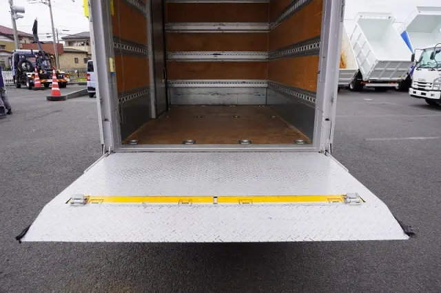 いすゞ エルフ 2RG-NMR88AN(2WD)の写真27