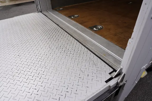 いすゞ エルフ 2RG-NMR88AN(2WD)の写真28