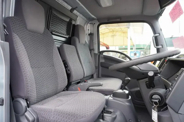いすゞ エルフ 2RG-NMR88AN(2WD)の写真40