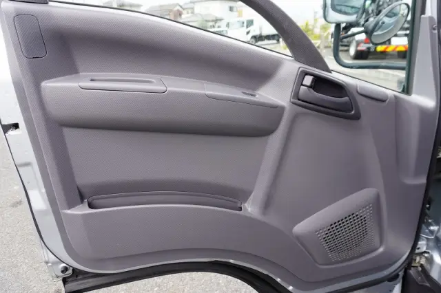 いすゞ エルフ 2RG-NMR88AN(2WD)の写真44