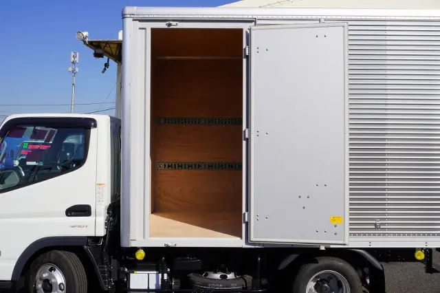 三菱 キャンター 2RG-FBA20(2WD)の写真17