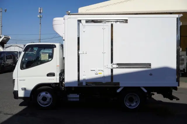 三菱 キャンター 2RG-FBAV0(2WD)の写真3