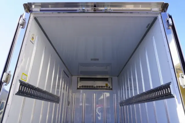 三菱 キャンター 2RG-FBAV0(2WD)の写真20