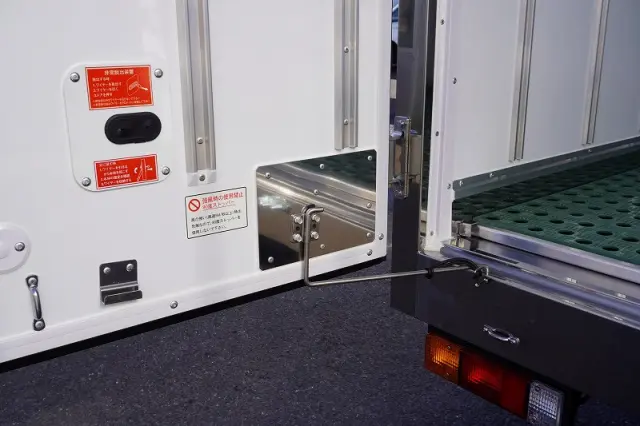 三菱 キャンター 2RG-FBAV0(2WD)の写真24