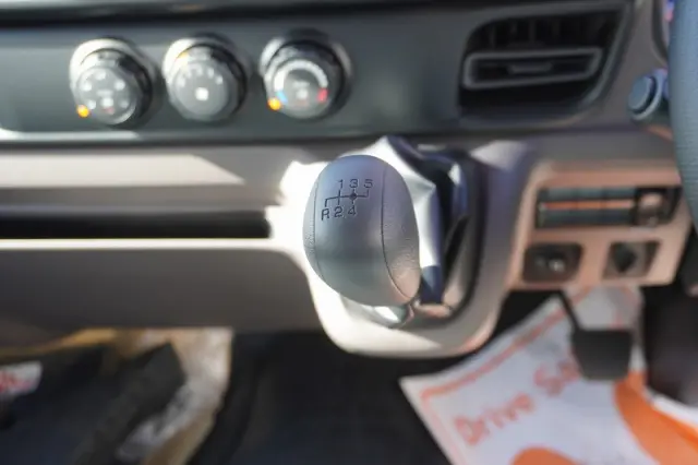 三菱 キャンター 2RG-FBAV0(2WD)の写真29