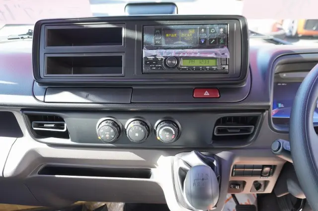 三菱 キャンター 2RG-FBAV0(2WD)の写真30