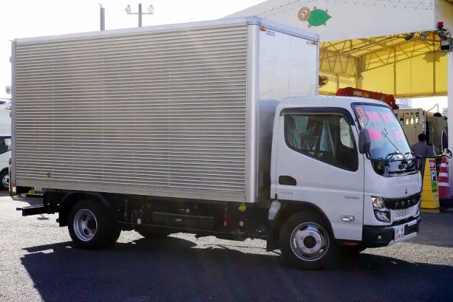 三菱 キャンター 2RG-FEAV0(2WD)の写真6