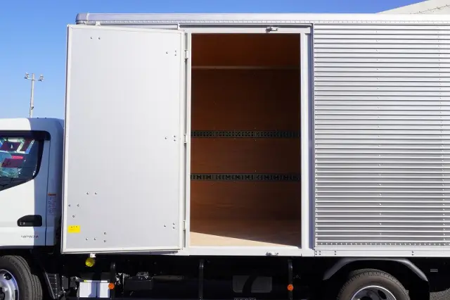 三菱 キャンター 2RG-FEAV0(2WD)の写真17