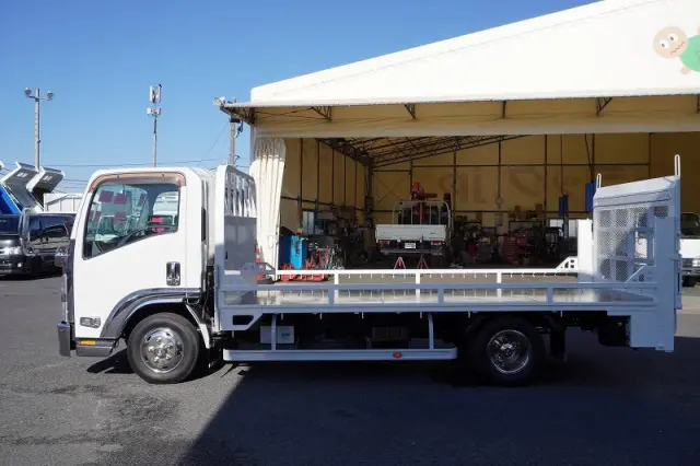 いすゞ エルフ TRG-NPR85AR(2WD)の写真3