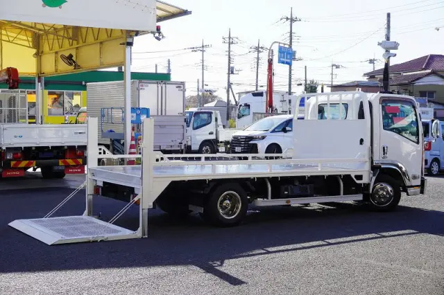 いすゞ エルフ TRG-NPR85AR(2WD)の写真9