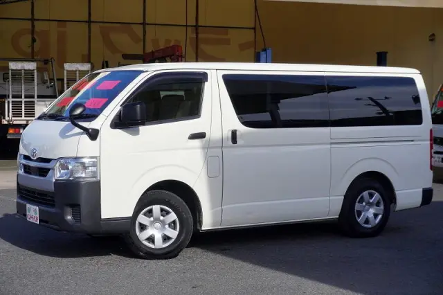 トヨタ ハイエースバン 3BF-TRH200V(2WD)の写真1