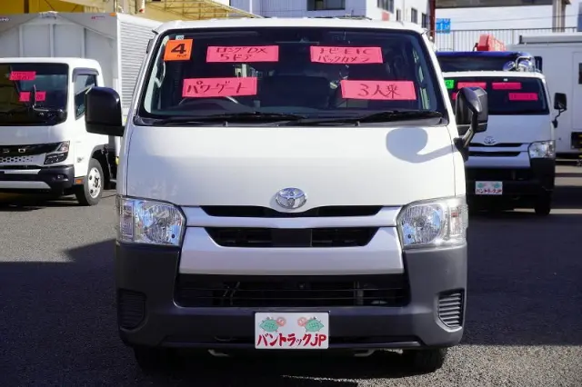 トヨタ ハイエースバン 3BF-TRH200V(2WD)の写真2