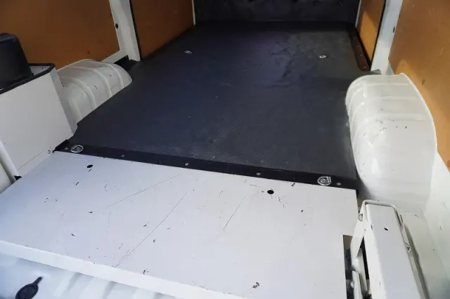 トヨタ ハイエースバン 3BF-TRH200V(2WD)の写真18