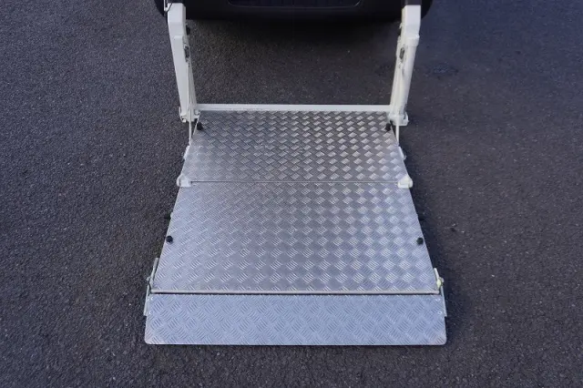 トヨタ ハイエースバン 3BF-TRH200V(2WD)の写真19