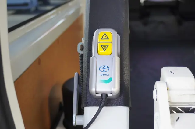 トヨタ ハイエースバン 3BF-TRH200V(2WD)の写真21